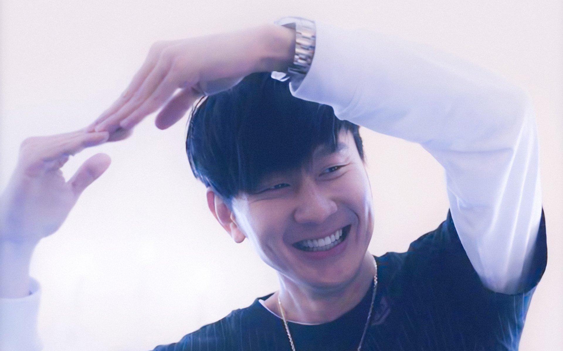 菲律宾男篮在东南亚运动会首场比赛中以52分优势击败新加坡队，展现出强劲实力。